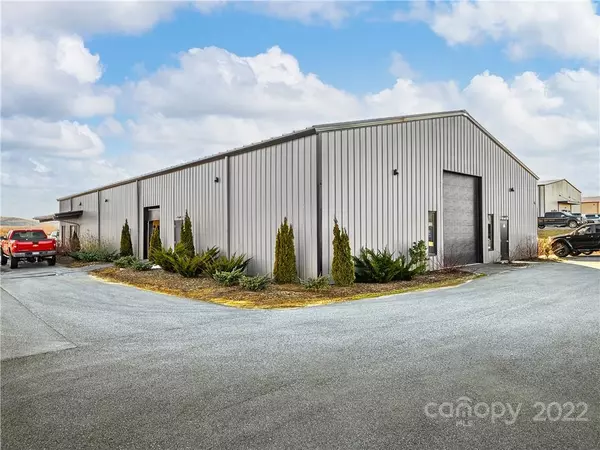 25 Reeds WAY, Flat Rock, NC 28731