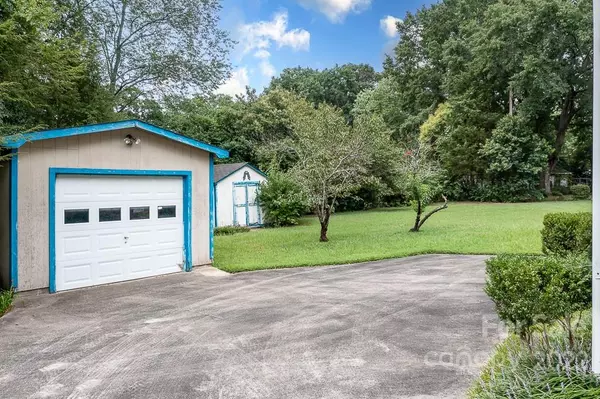 Gastonia, NC 28054,510 Hawthorne LN #9