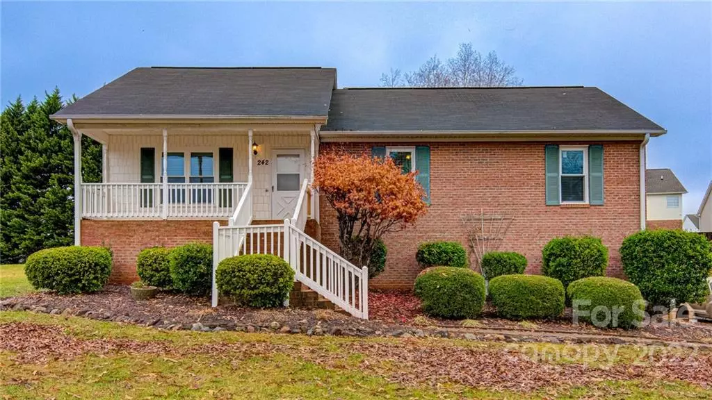 242 Sedge Meadow DR, Winston Salem, NC 27107