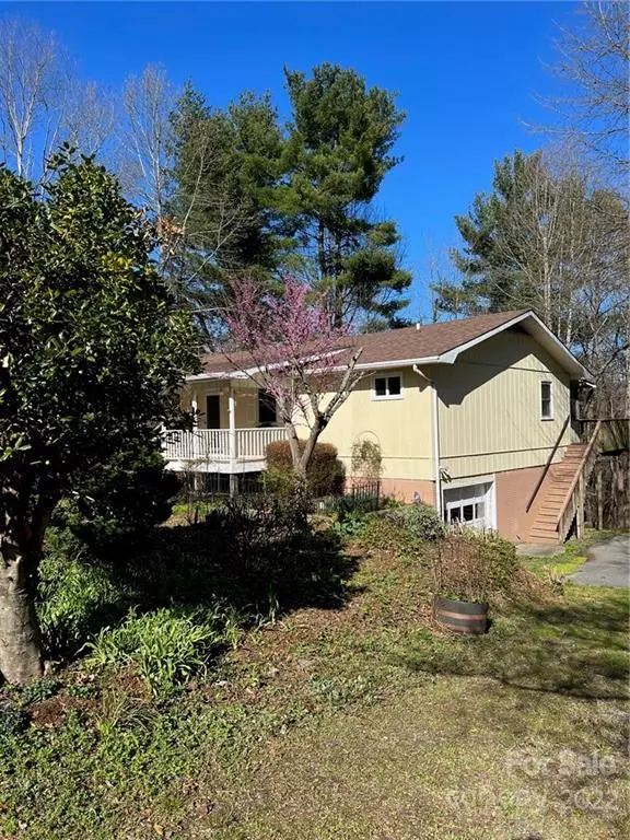 Hendersonville, NC 28791,208 Rugby Forest LN