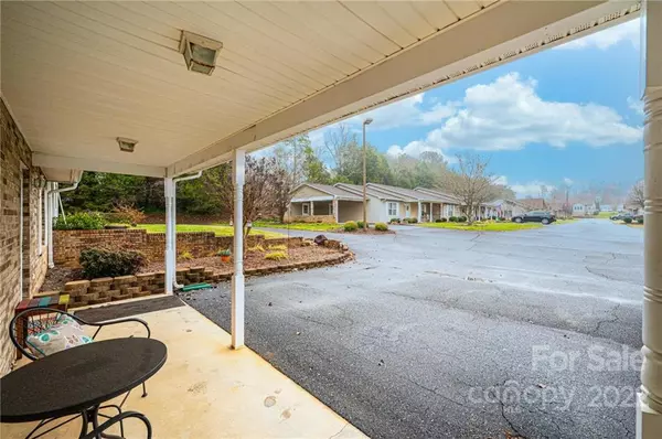 Conover, NC 28613,505 2nd Street PL NE #Unit B3