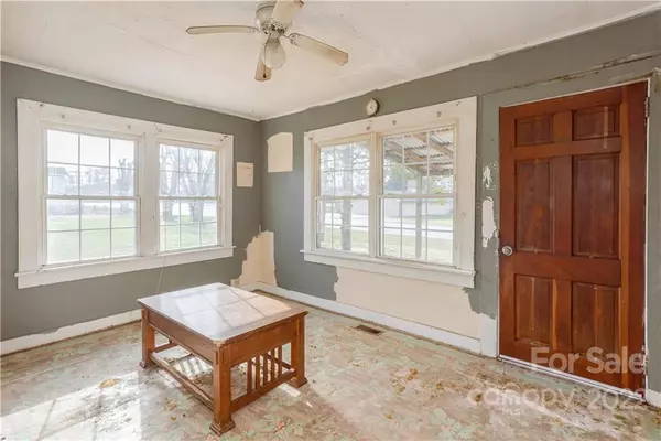 Flat Rock, NC 28731,5751 Howard Gap RD