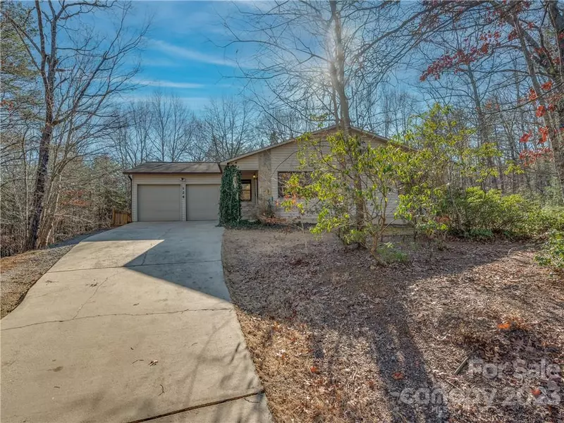 124 McDaniel CT, Lake Lure, NC 28746