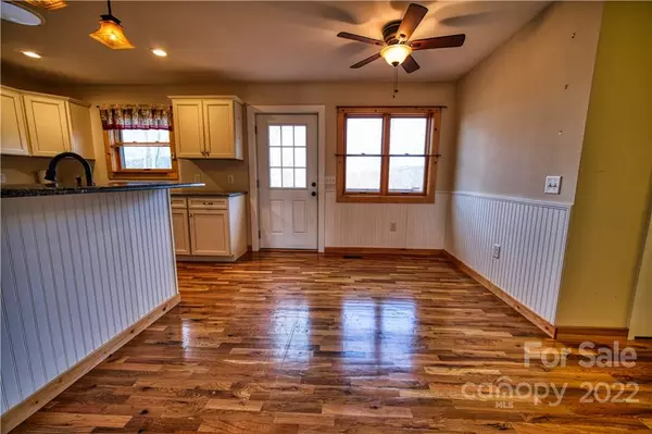 West Jefferson, NC 28694,327 Mountain Valley DR