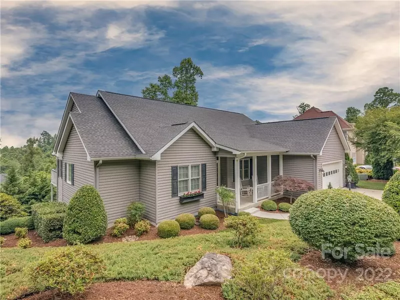 30 Bay Laurel LN, Hendersonville, NC 28791