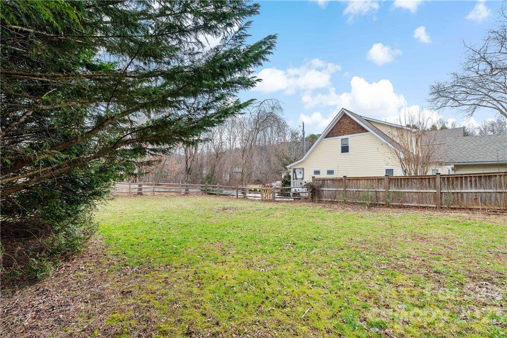 Black Mountain, NC 28711,115 Craggy ST