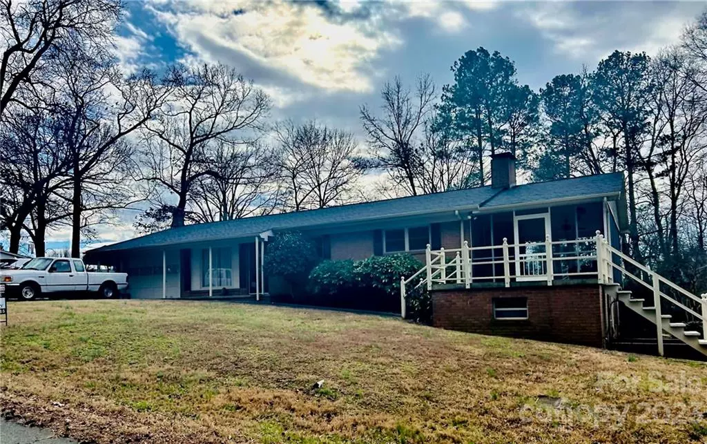 Oakboro, NC 28129,221 Long ST N