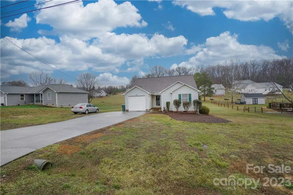 Albemarle, NC 28001,629 Mountain PL