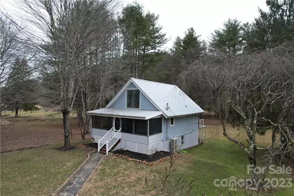 2697 Three Mile HWY, Newland, NC 28657