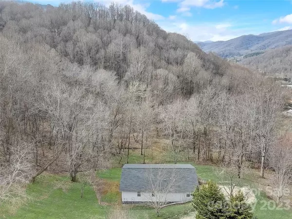 50 Teresa TRL, Waynesville, NC 28786