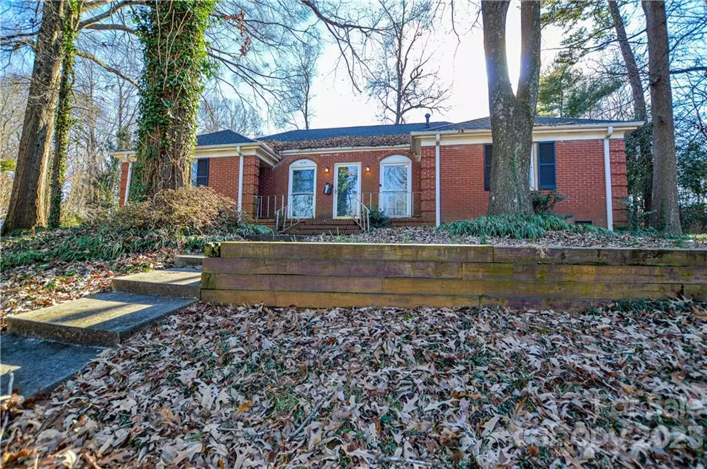 Charlotte, NC 28205,4240 Somerdale LN