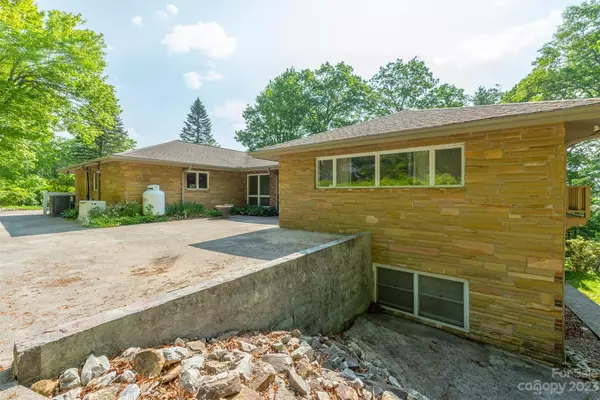 104 Azalea LN,  Spruce Pine,  NC 28777