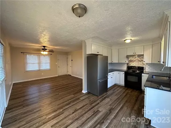 Newton, NC 28658,1415 Harris AVE