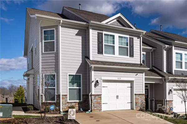 Lake Wylie, SC 29710,319 Bulrush RD