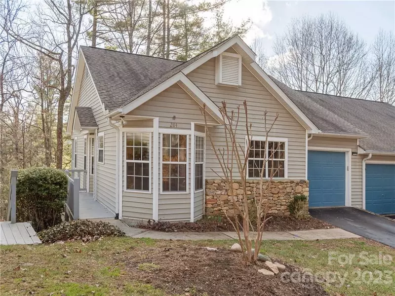 284 Laurel Park PL, Hendersonville, NC 28791