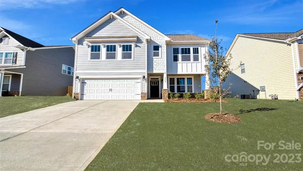 189 Fox Cove RD, Hendersonville, NC 28792