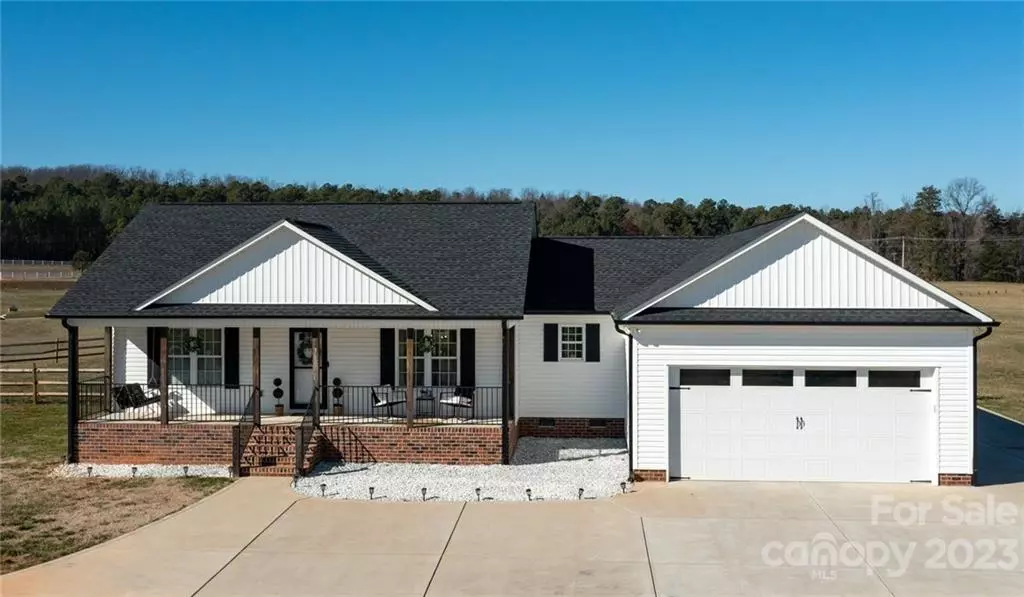 3627 Kimber LN, Sherrills Ford, NC 28673