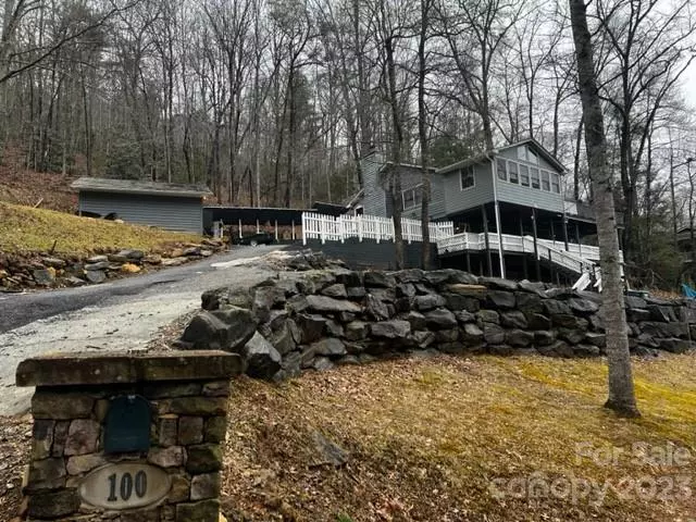 100 Pearson LN, Black Mountain, NC 28711