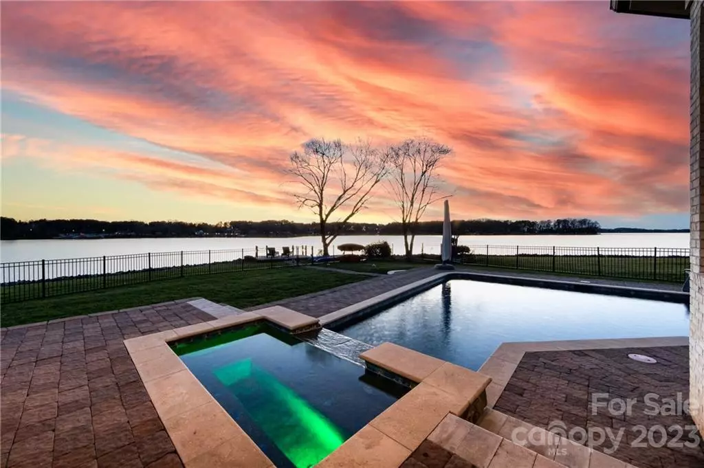 Cornelius, NC 28031,7106 Windaliere DR