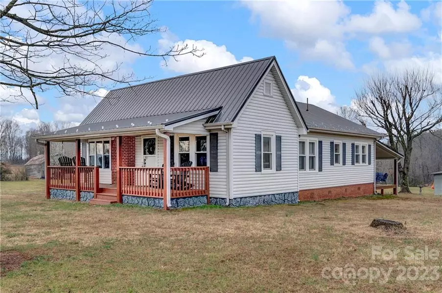 1106 E Memorial HWY, Harmony, NC 28634