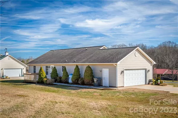 Statesville, NC 28625,173 Alpine CIR #27 & 28