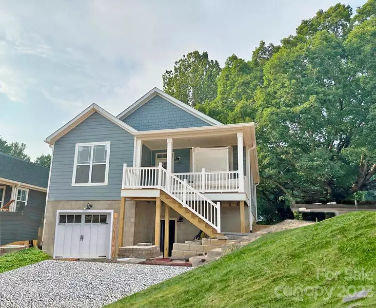 1102 Blueview DR, Black Mountain, NC 28711