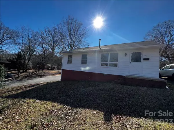 Gastonia, NC 28054,323 Oakwood CIR
