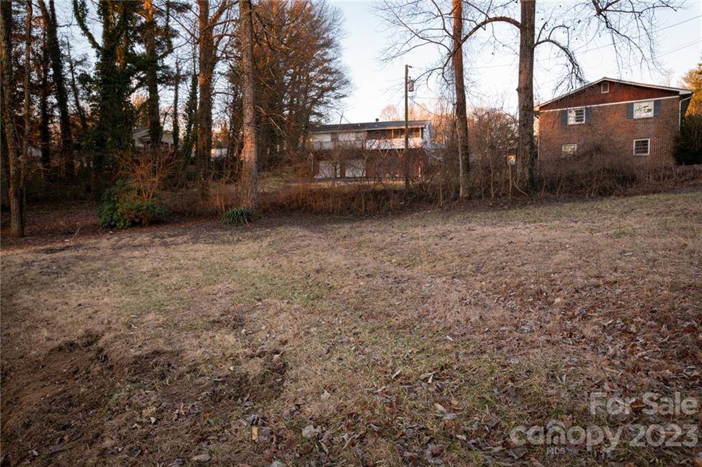 Hendersonville, NC 28739,110 Ewart DR