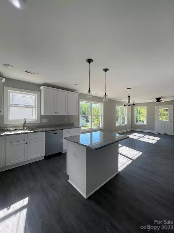 Kannapolis, NC 28081,507 Snow ST