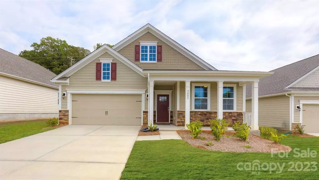 695 Fox Cove RD, Hendersonville, NC 28792