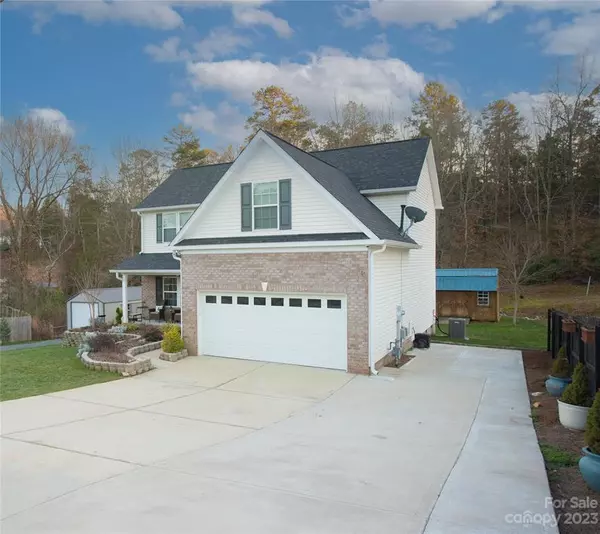 1038 Arrowhead DR SE,  Concord,  NC 28025