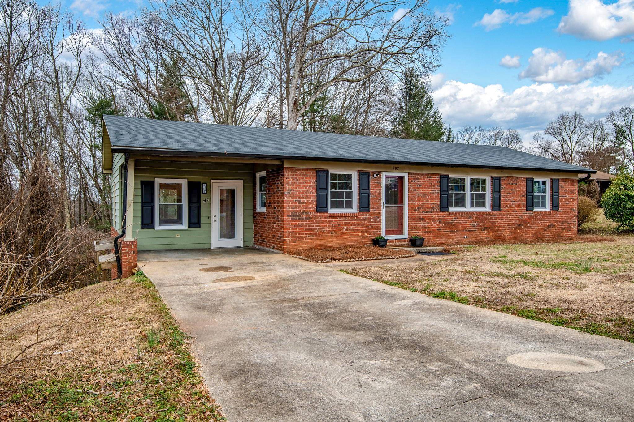 207 Spainhour ST, Morganton, NC 28655