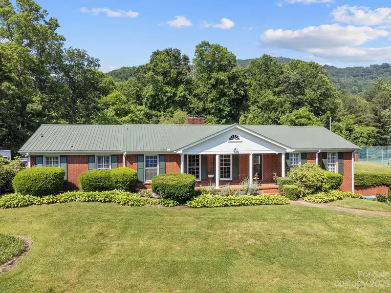 3 Indian PL, Asheville, NC 28805