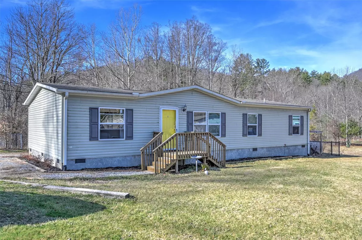 Swannanoa, NC 28778,874 Bee Tree RD