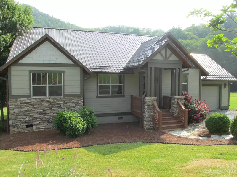 81 S Sundrops TRL, Cullowhee, NC 28723