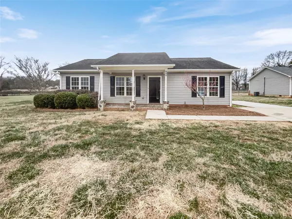 121 Potts Grant LN, Statesville, NC 28625