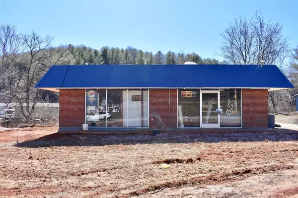 704 Main ST, Burnsville, NC 28714