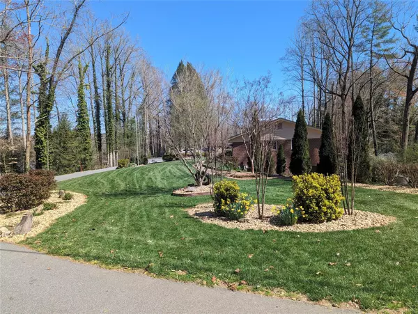 Lenoir, NC 28645,324 Fairlane DR NE