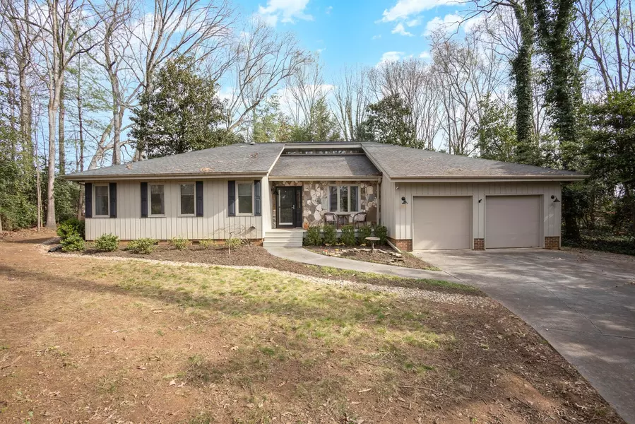 7 Woodvine LN, Lake Wylie, SC 29710