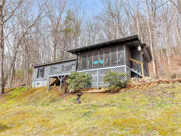 17 Shena DR, Waynesville, NC 28785