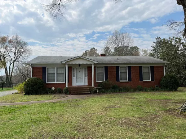 1109 Kelly RD, Mount Holly, NC 28120