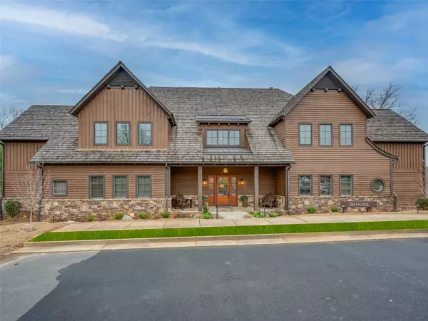 275 Clubhouse LN #C301, Mill Spring, NC 28756