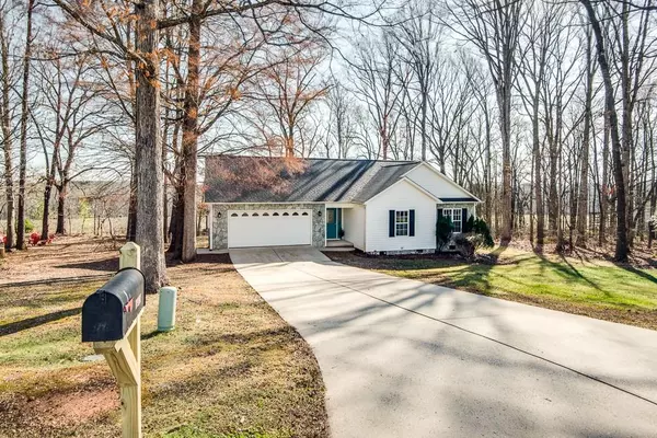 1943 Summerfield CIR, Conover, NC 28613