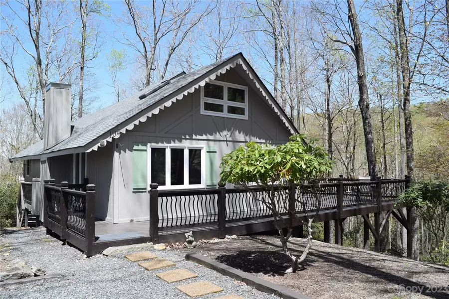 104 Ivey LN, Beech Mountain, NC 28607