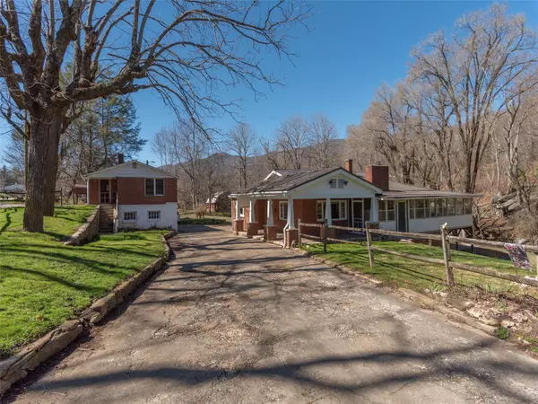 1986 Old Balsam RD, Waynesville, NC 28786