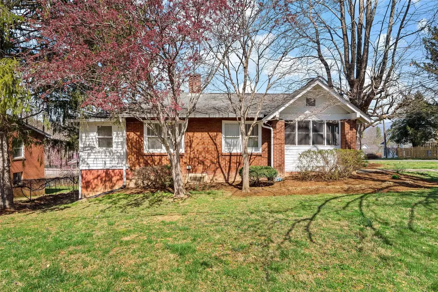 71 Ridgecrest RD, Asheville, NC 28803