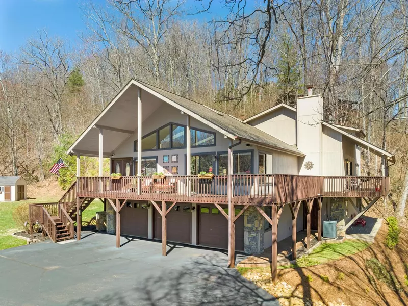 212 Nicholas LN, Maggie Valley, NC 28751