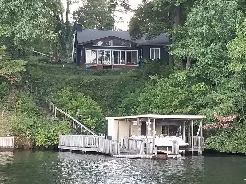 1000 Pinehaven DR, Badin Lake, NC 28127