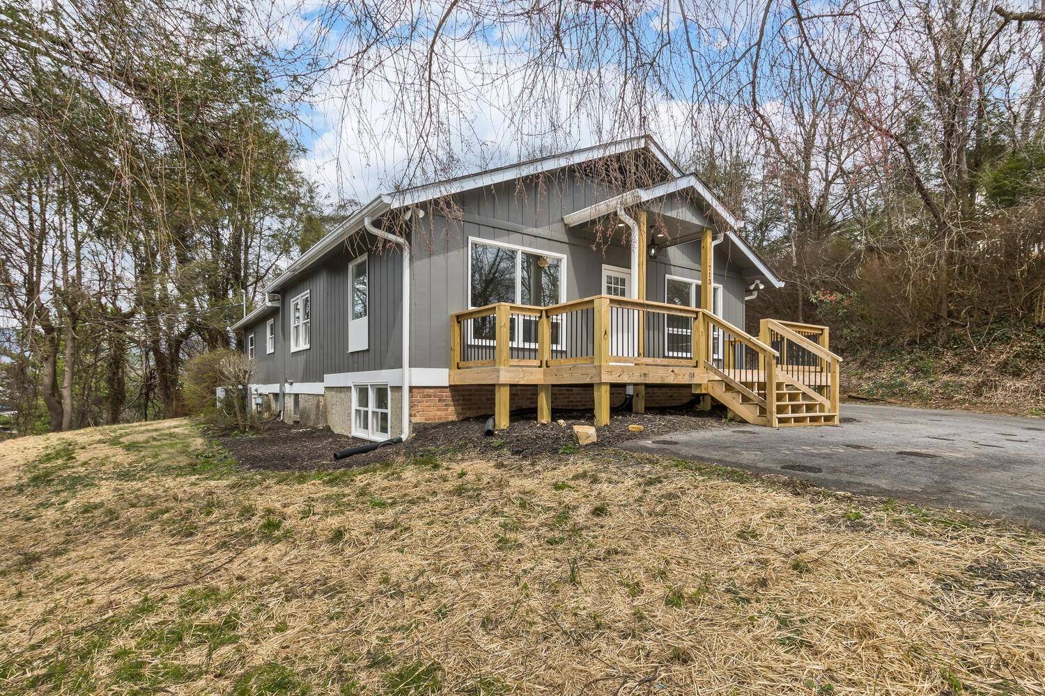 713 NC 9 HWY, Black Mountain, NC 28711