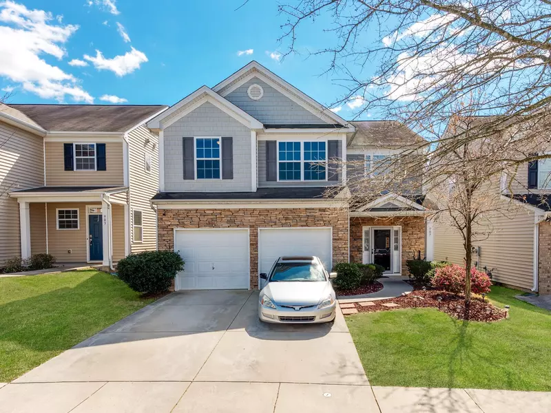 907 Old Forester LN, Charlotte, NC 28214